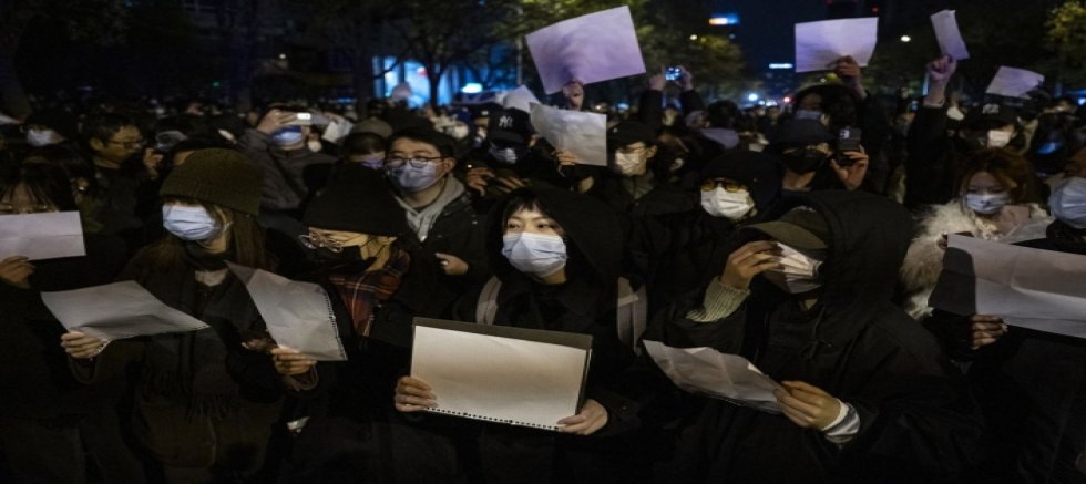 Çin'de sular durulmuyor: A4 kağıt protestoların sembolü oldu