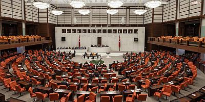 AKP-MHP'nin 'sansür' yasasına muhalefet şerh düştü: Kaosu tetiklemesi kaçınılmazdır