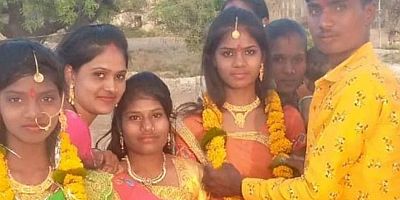 Hindistan'da düzenlenen toplu düğünde kız kardeşler yanlış damatla evlendi