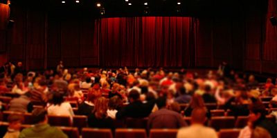 İBB Şehir Tiyatroları Kasım ayında 1'i yeni, 28 oyunla seyirciyle buluşuyor