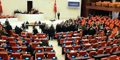 Meclis'te tansiyon yükseldi: Vekiller birbirine girdi