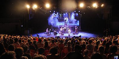 Bursa Festivali’nde “Nünü caz söyledi”