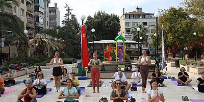 MUDANYA’DA PAZAR SABAHI YOGA İLE BAŞLADI