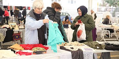 Bilinçsiz tüketime karşı ikinci el eşyaları takas ettiler