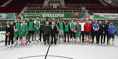 Şadi Özdemir Bursaspor Basketbol Takımı’nı antrenmanda izledi 