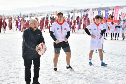 Erciyes'te Kar Ragbi heyecanı yaşandı