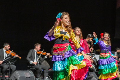 Çalgıcı Mektebi Roman Orkestrası’ndan muhteşem konser