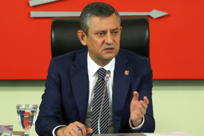 CHP Lideri Özgür Özel: "Biz Milletimizle Dimdik Duracağız, Bu Kirli Düzene Teslim Olmayacağız"