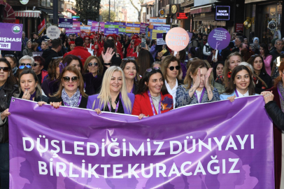 Bursalı kadınlardan 8 Mart yürüyüşü